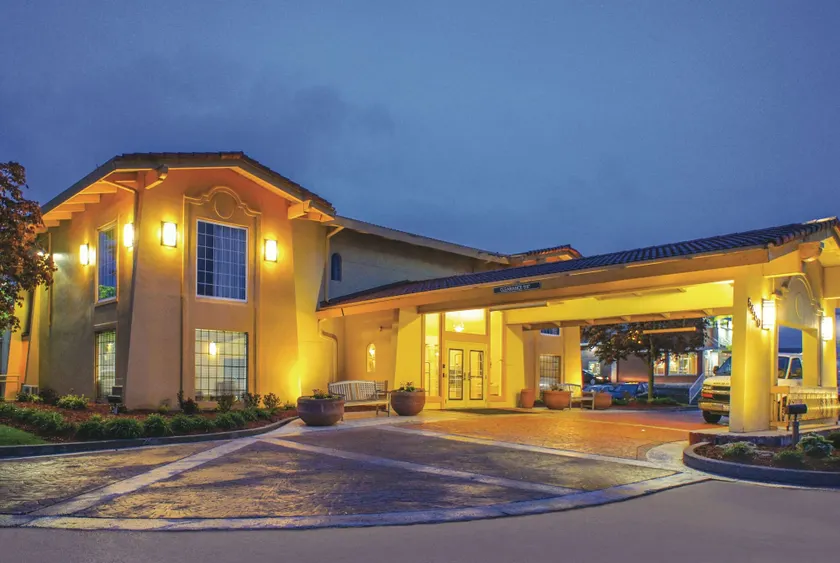 La Quinta Inn by Wyndham Moline Airport - Image 1