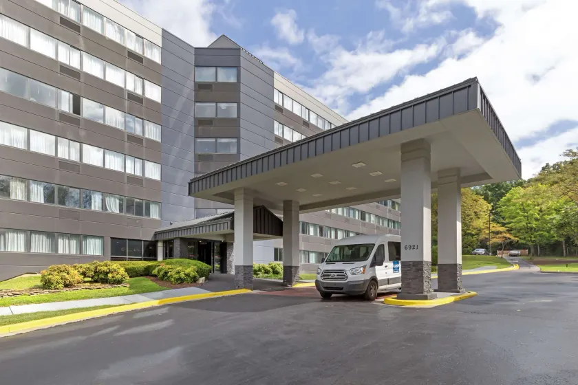 Clarion Hotel & Suites BWI Airport North - Image 1