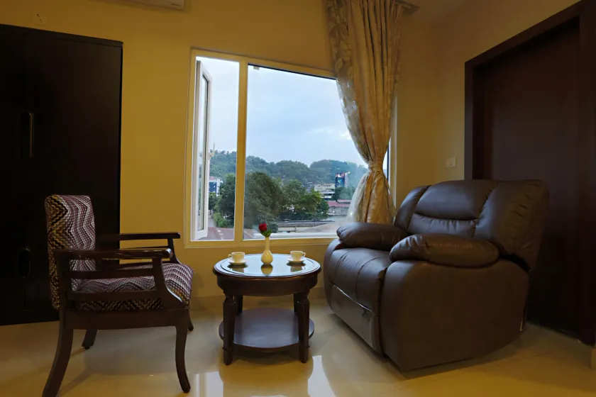 Hotel D Courtyard - Image 1
