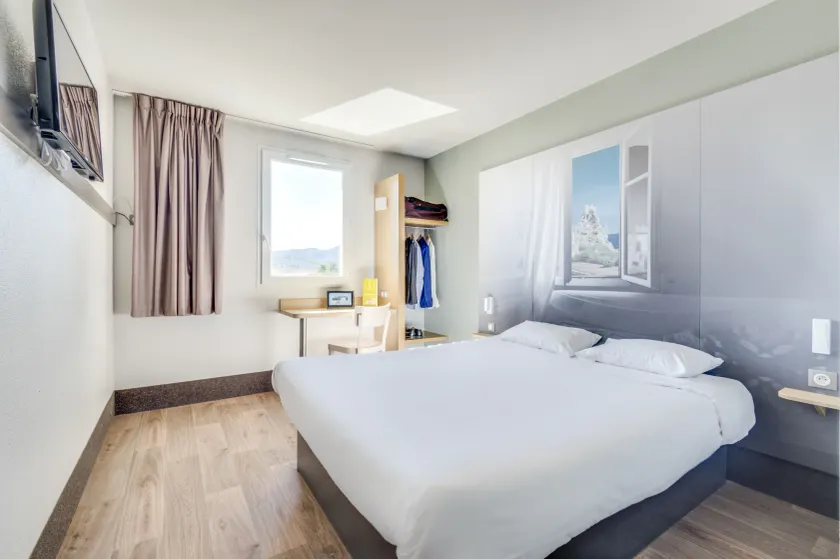 B&B HOTEL Brignoles - Image 1