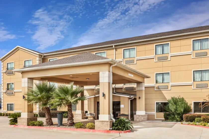 Grander Inn & Suites by IHG - Image 1