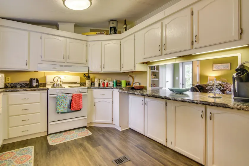 Beachy Lewes Home w/ Outdoor Shower & Fire Pit! - Interiør