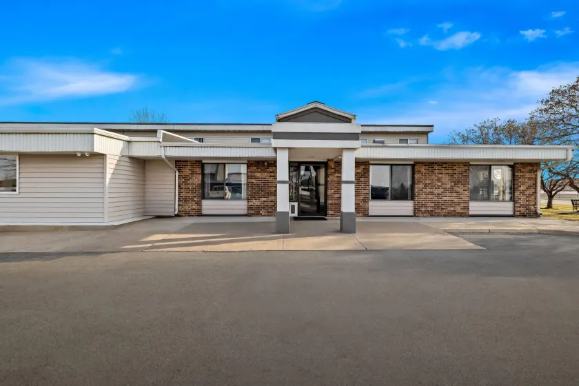 Days Inn by Wyndham Fond du Lac - Image 1