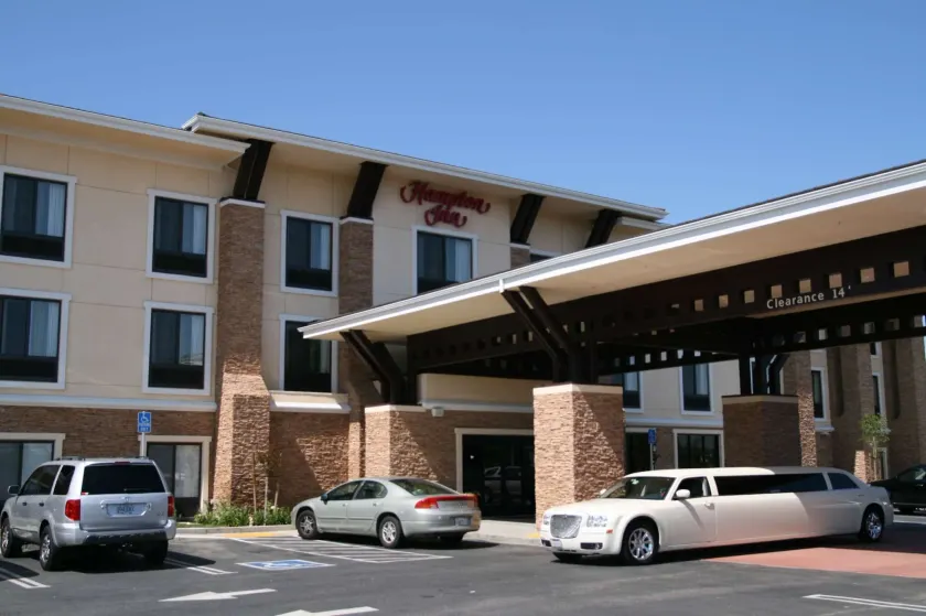 Hampton Inn Brentwood - Image 1