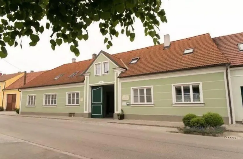 Weingut Familie Bauer - Image 1