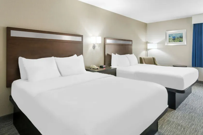 Best Western Abilene Inn & Suites - Image 1
