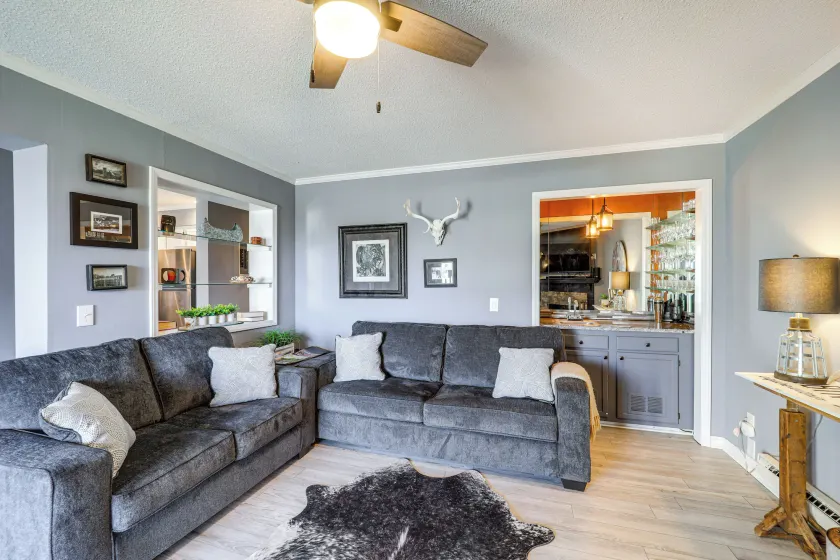 Hike, Golf & Ski: Beech Mtn Condo w/ Resort Perks! - Innenbereich