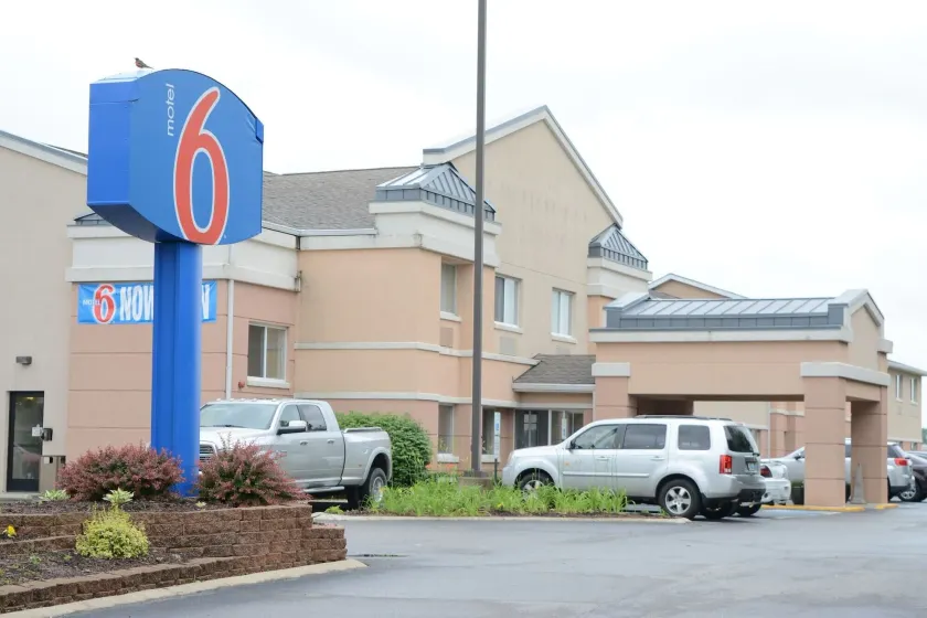 Motel 6-Anderson, IN - Image 1