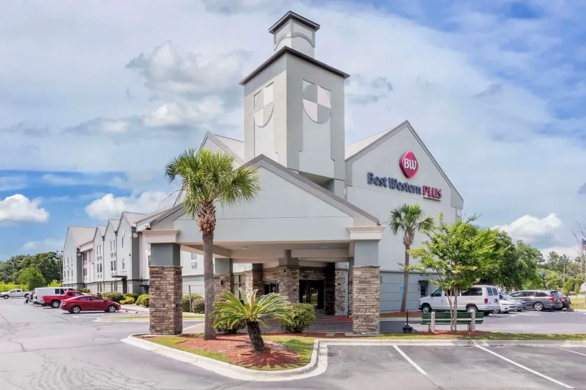 Best Western Savannah Airport Inn & Suites - Image 1