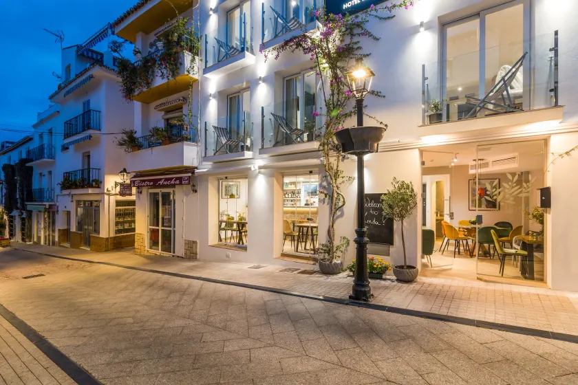 Linda Boutique Hotel - Image 1