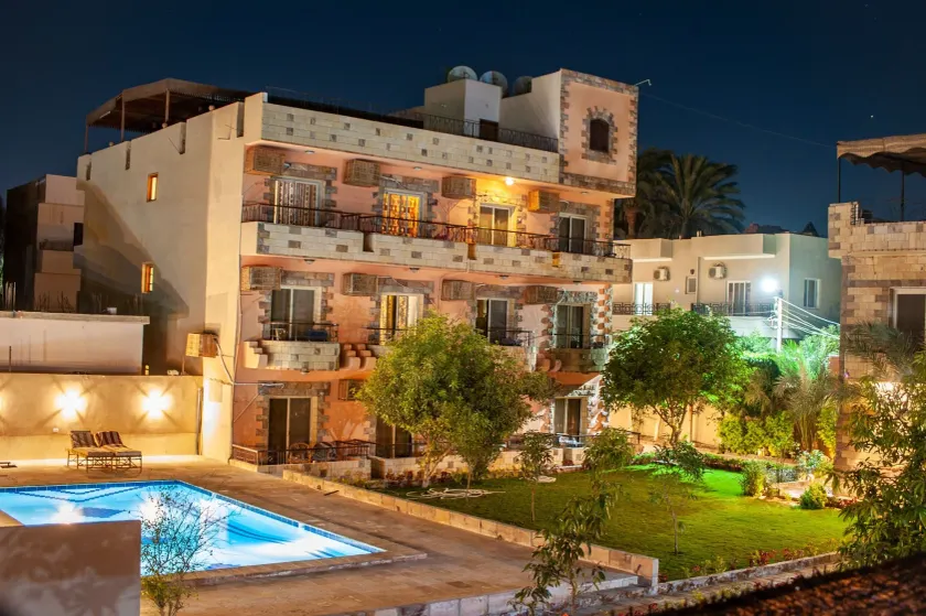 New Memnon Hotel - Image 1