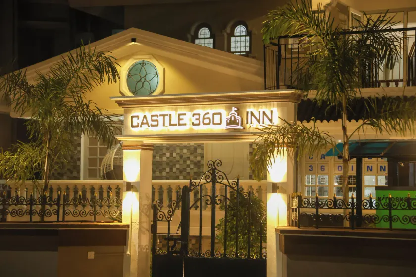 Castle 360 Inn - Image 1
