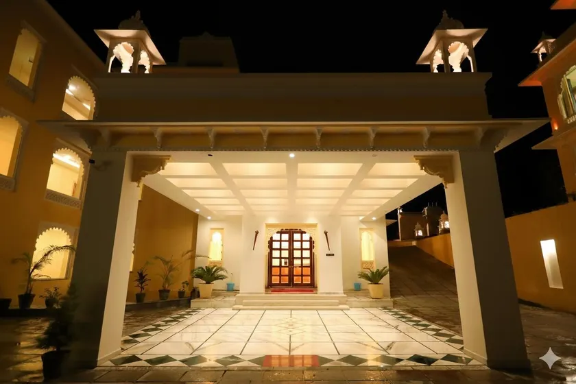 The Everest Hill Resort Suites with Jacuzzi Spa - Resort in Kumbhalgarh - Interior entrance
