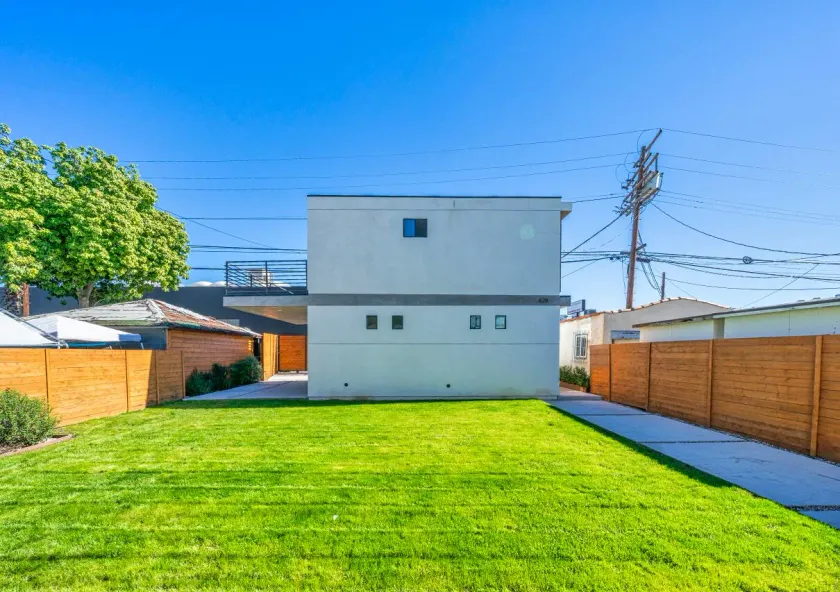 5BR Gorgeous Melrose Villa with Parking - Image 1