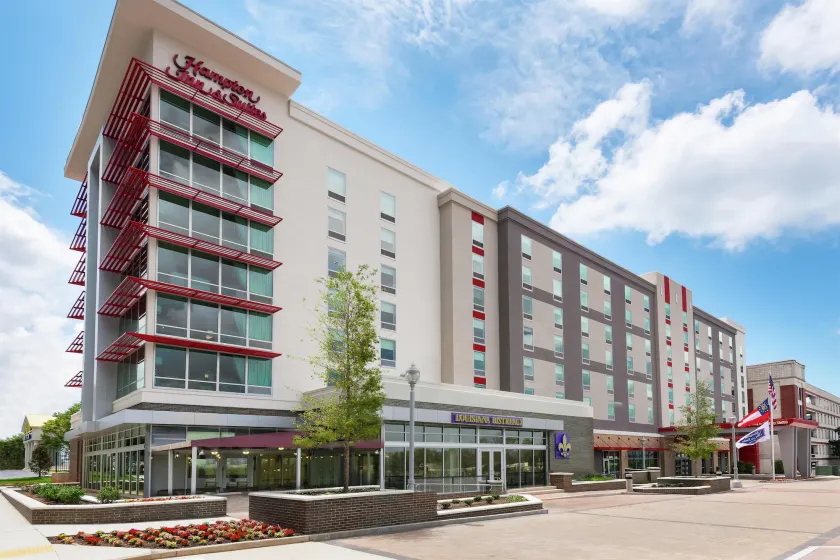 Hampton Inn & Suites Atlanta Buckhead Place - Image 1