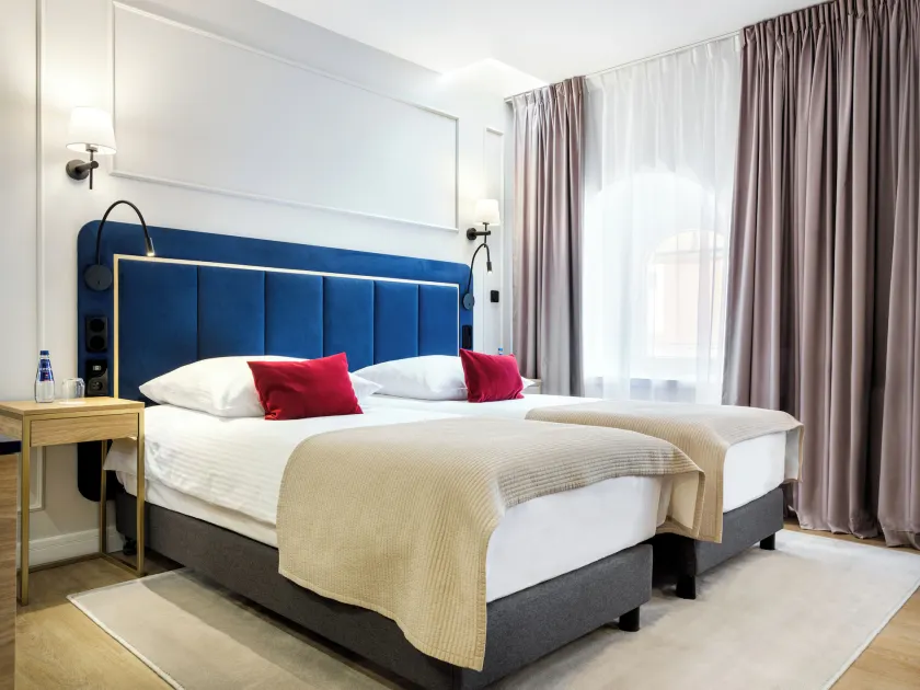 Hotel Golden Queen - Image 1