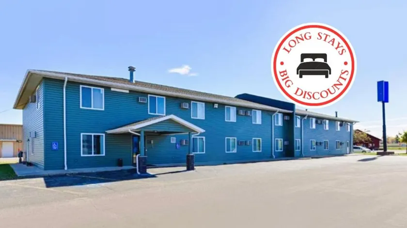 Love Hotels Staples by OYO at HWY 10 MN - Image 1