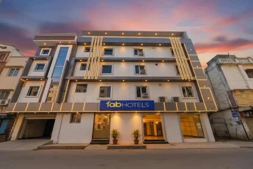 Fabhotel Dev Palace - Image 1