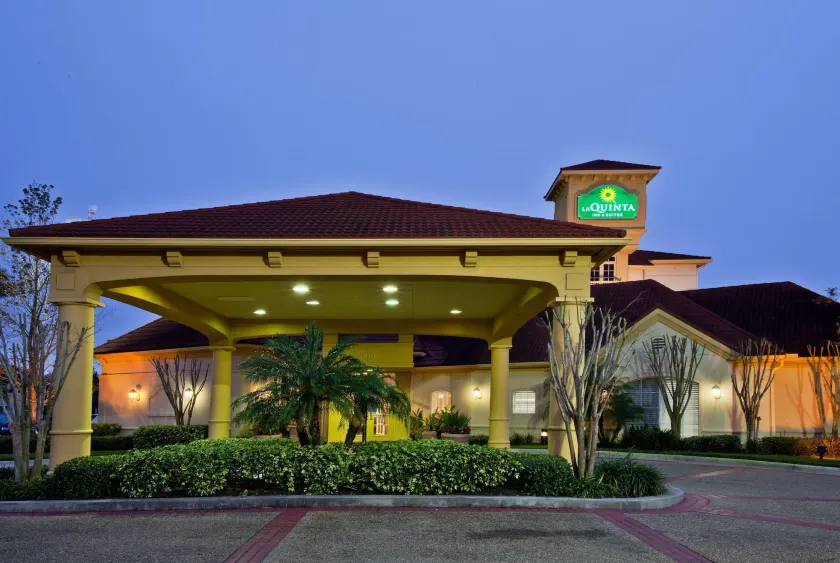 La Quinta by Wyndham USF (Near Busch Gardens) - Image 1