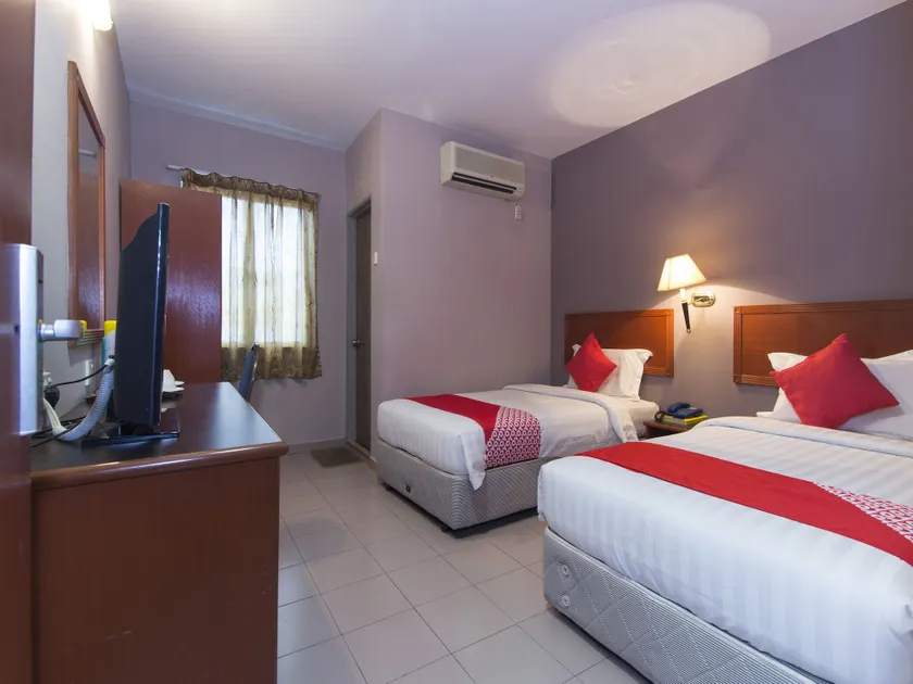 Super OYO 484 Comfort Hotel Kapar - Image 1