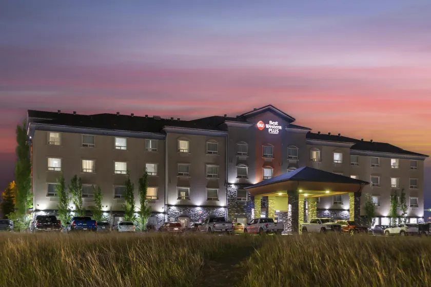 Best Western Plus Sherwood Park - Image 1