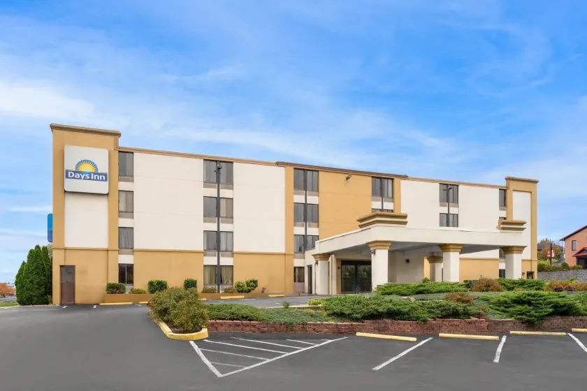 Days Inn by Wyndham Hagerstown I-70 - Image 1