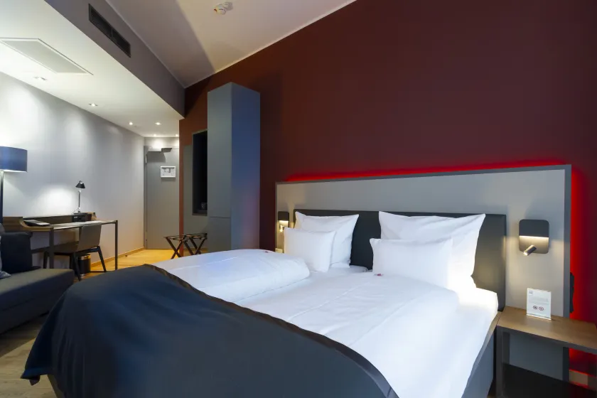 Qube Hotel Bahnstadt - Image 1