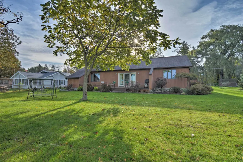 Quintessential Lake George House w/ BBQ & Fire Pit - Innenbereich
