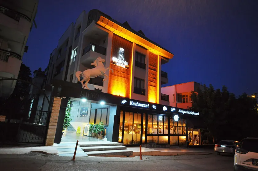 Mic Royal Hotel - Image 1