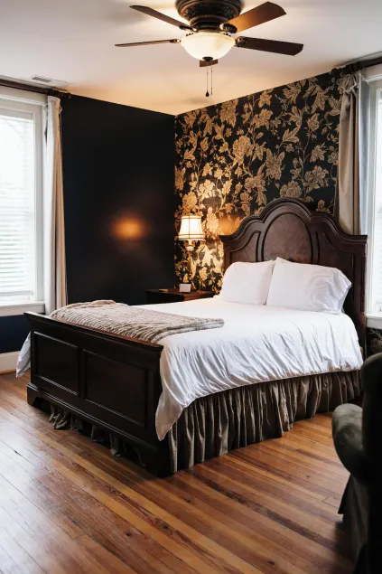 Grand Lux Inn - Image 1