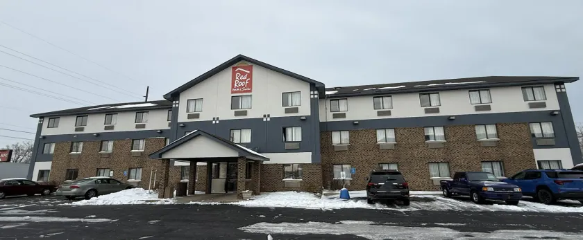 Red Roof Inn & Suites Hammond, IN - Image 1