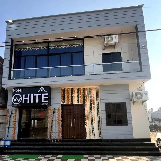 Hotel White Palace - Image 1