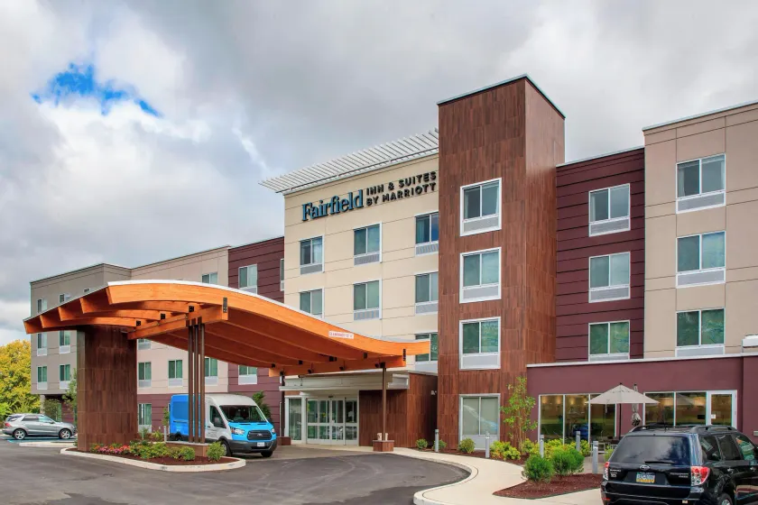 Fairfield Inn & Suites by Marriott Philadelphia Valley Forge/Great Valley - Image 1