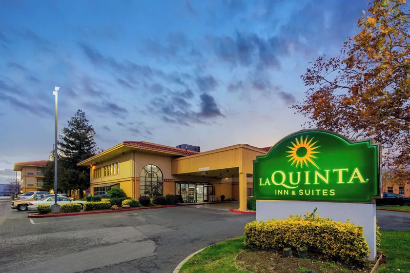 La Quinta by Wyndham Oakland - Hayward - Image 1