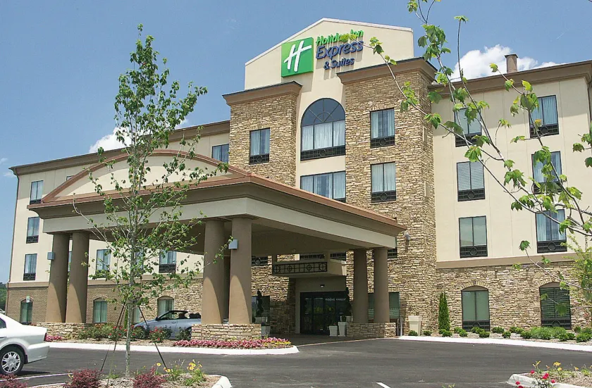 Holiday Inn Express & Suites - Cleveland Northwest by IHG - Image 1