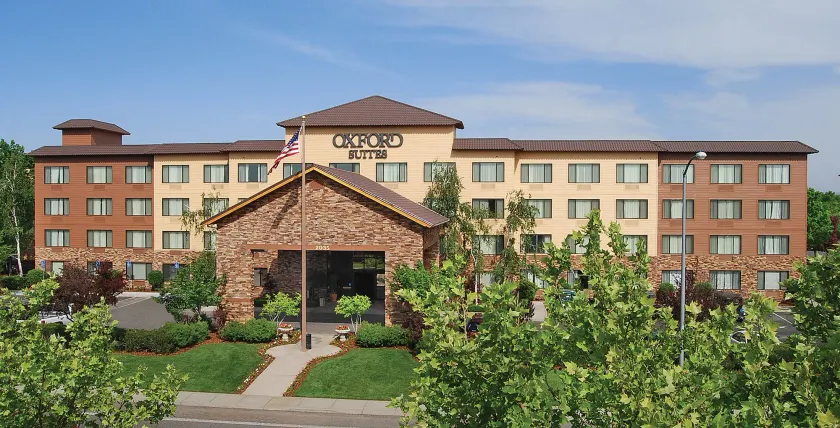 Oxford Suites Chico - Image 1