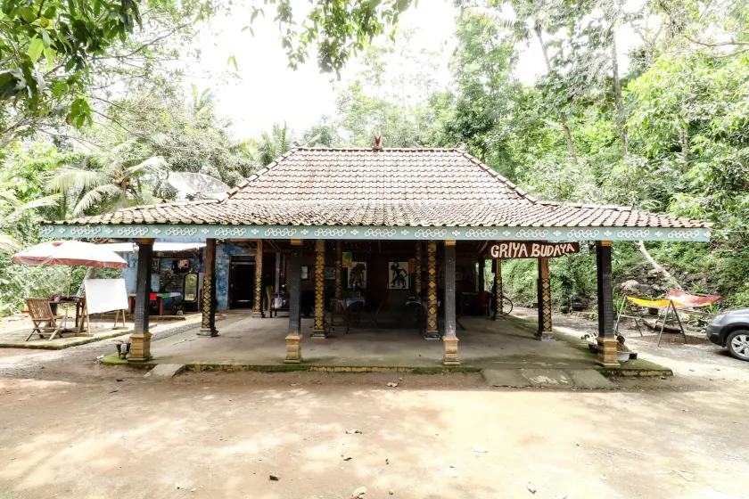 Segajih Central Stay and Education - Image 1
