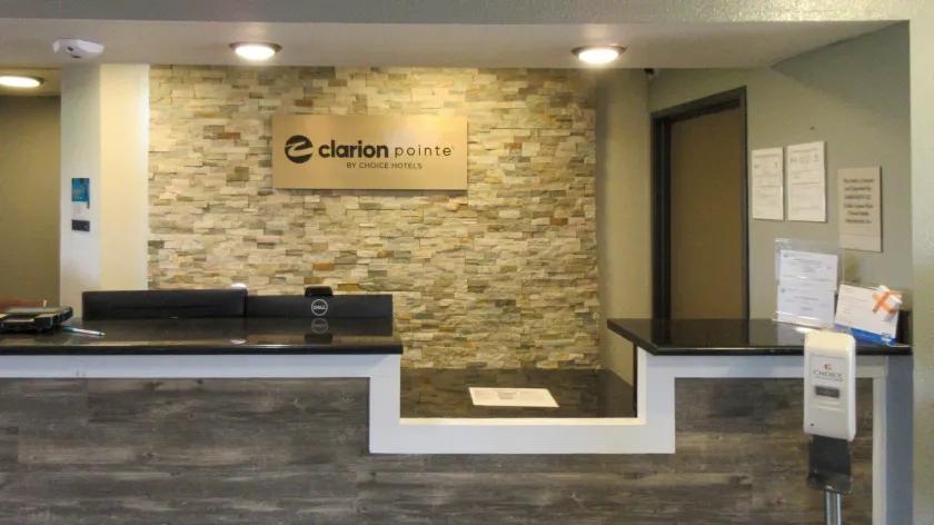 Clarion Pointe Evansville North - Image 1