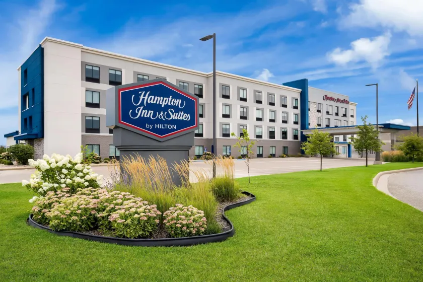 Hampton Inn & Suites Pekin Peoria Area - Image 1