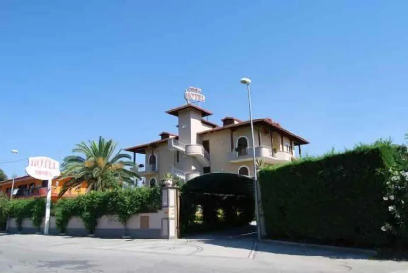 Ninfa hotel - Image 1