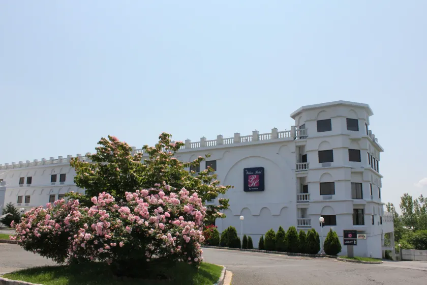 Raritan Hotel - Image 1