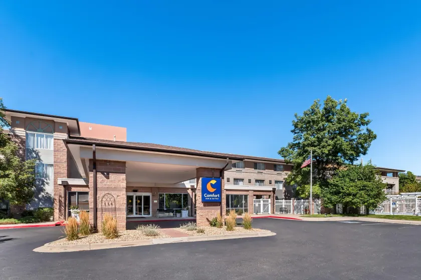 Comfort Inn & Suites Boulder - Image 1