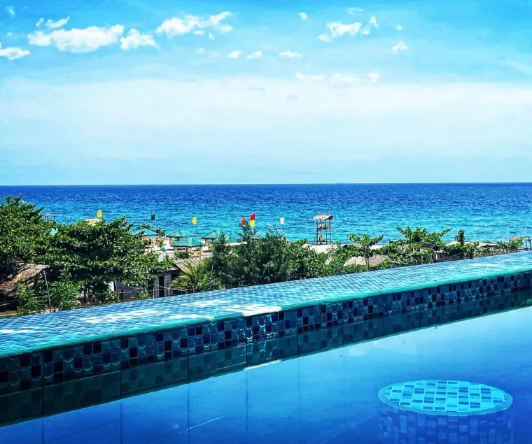 The Palms Resort & Bar - Image 1