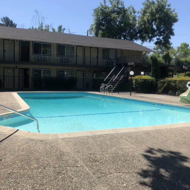Hillside Inn - Image 1