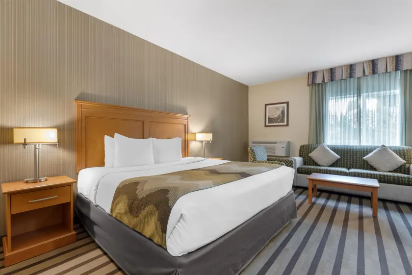 Best Western King George Inn & Suites - Image 1