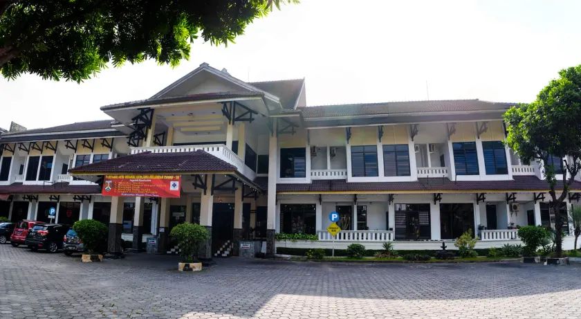 Hotel Wisata - Image 1