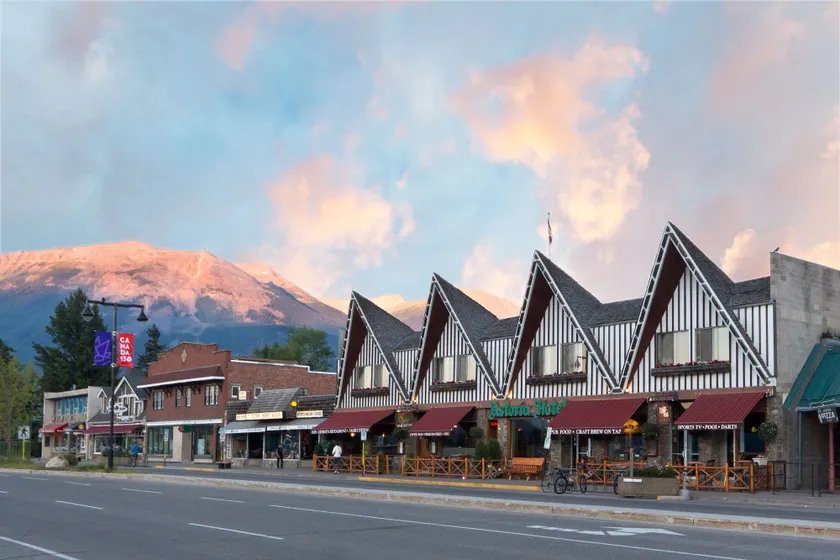 Astoria Hotel - Image 1