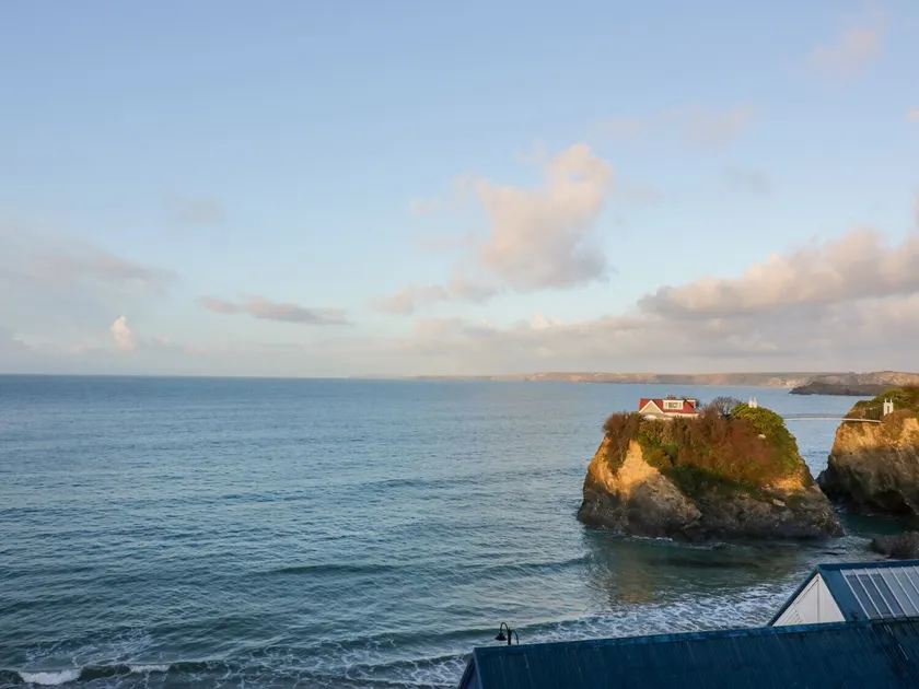 Onshore 6 - Newquay Towan Beach View - Image 1