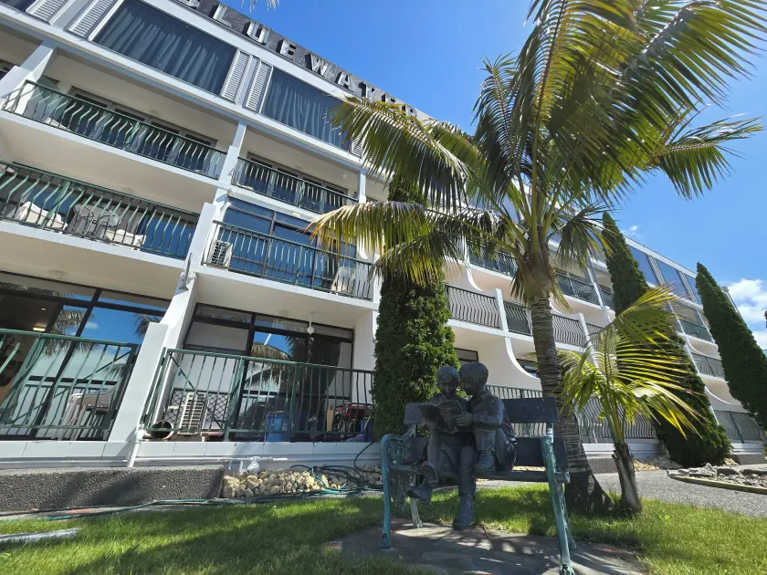 Bluewater Hotel - Image 1