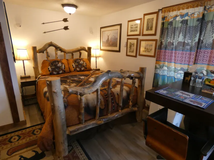 Yellowstone Motel - Adults Only - All rooms have kitchens - Image 1